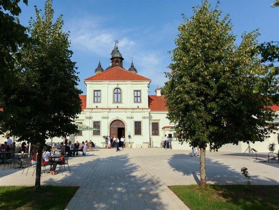 Hôtel Monte Pacis à Kaunas Extérieur photo