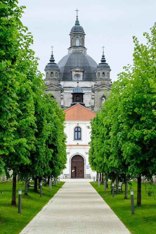 Hôtel Monte Pacis à Kaunas Extérieur photo