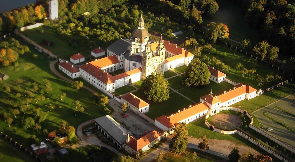 Hôtel Monte Pacis à Kaunas Extérieur photo